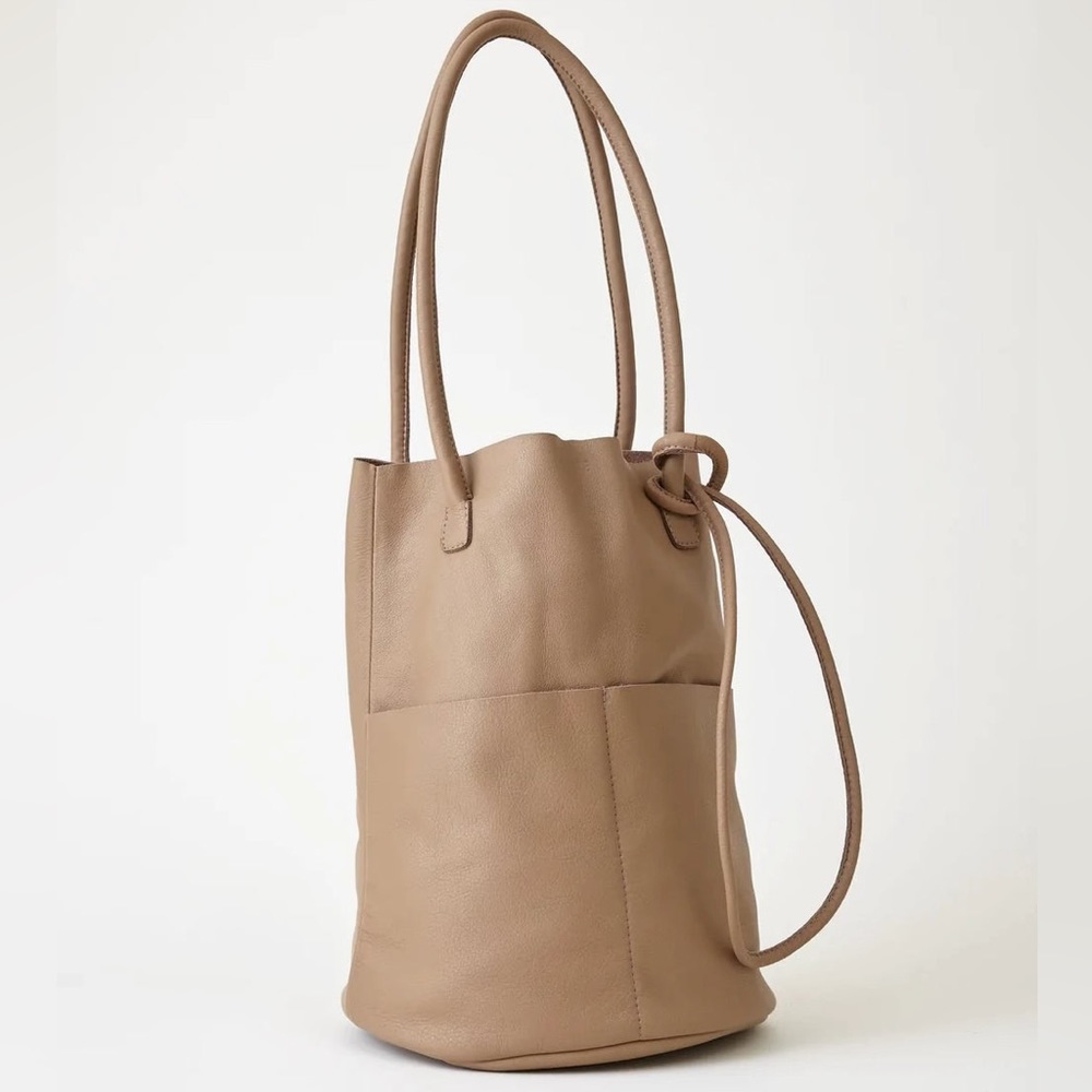 Are Studio Leather Barrel Bag in Dust